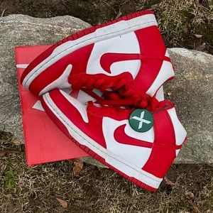 Nike Dukk HighTop Red